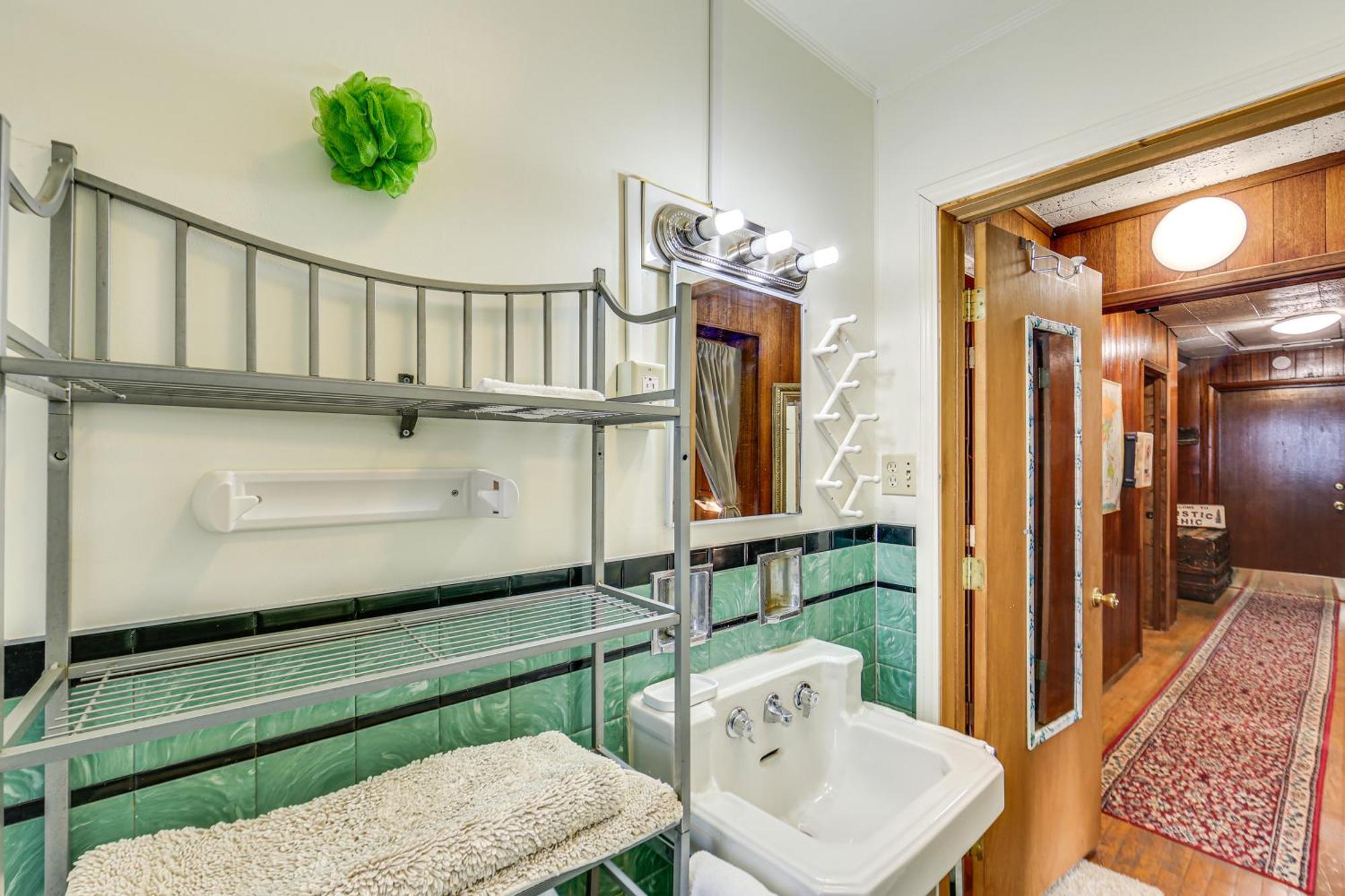 Rustic Chic Retreat 4 Mi To Kennywood! Сasa de vacaciones