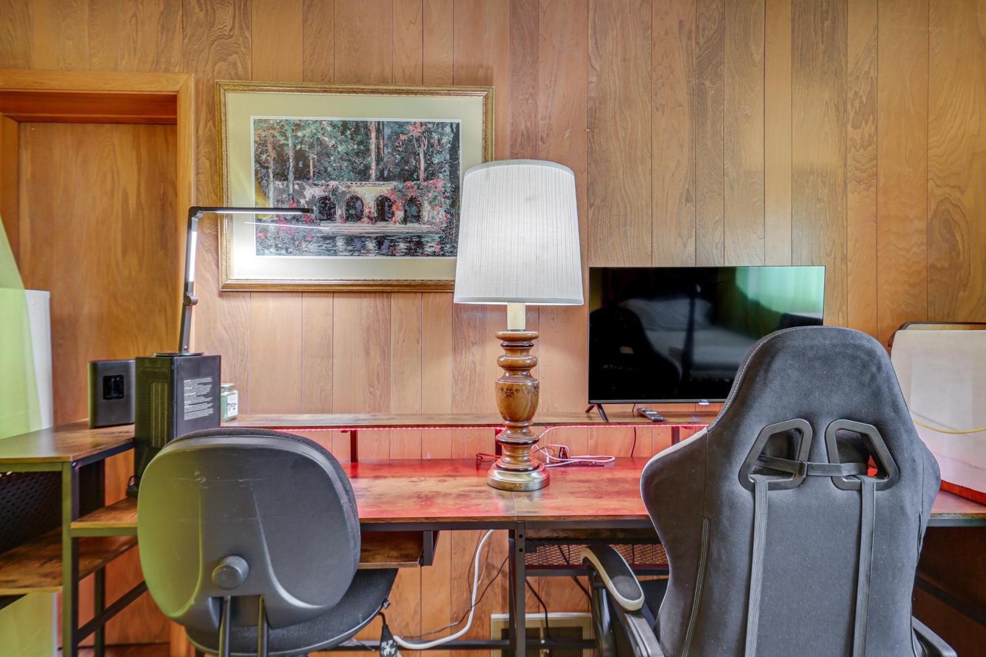 Rustic Chic Retreat 4 Mi To Kennywood! Holiday home