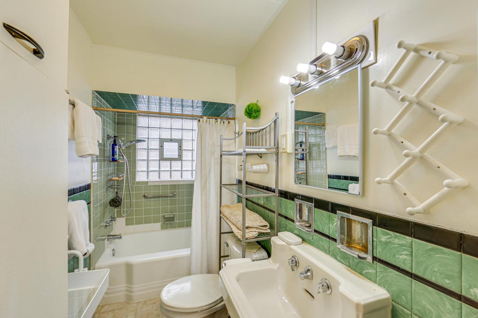 Holiday home Rustic Chic Retreat 4 Mi To Kennywood!