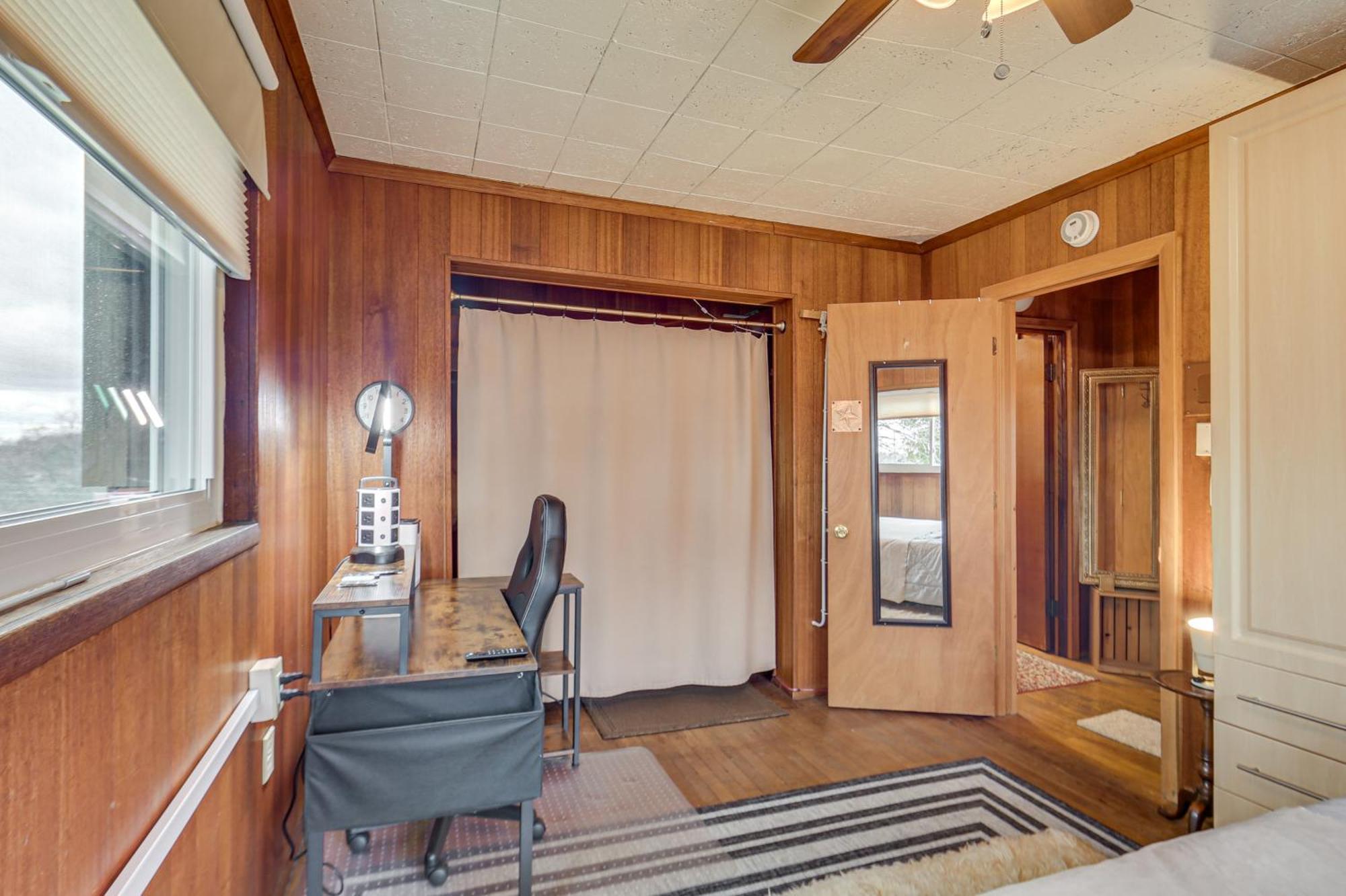 Holiday home Rustic Chic Retreat 4 Mi To Kennywood!