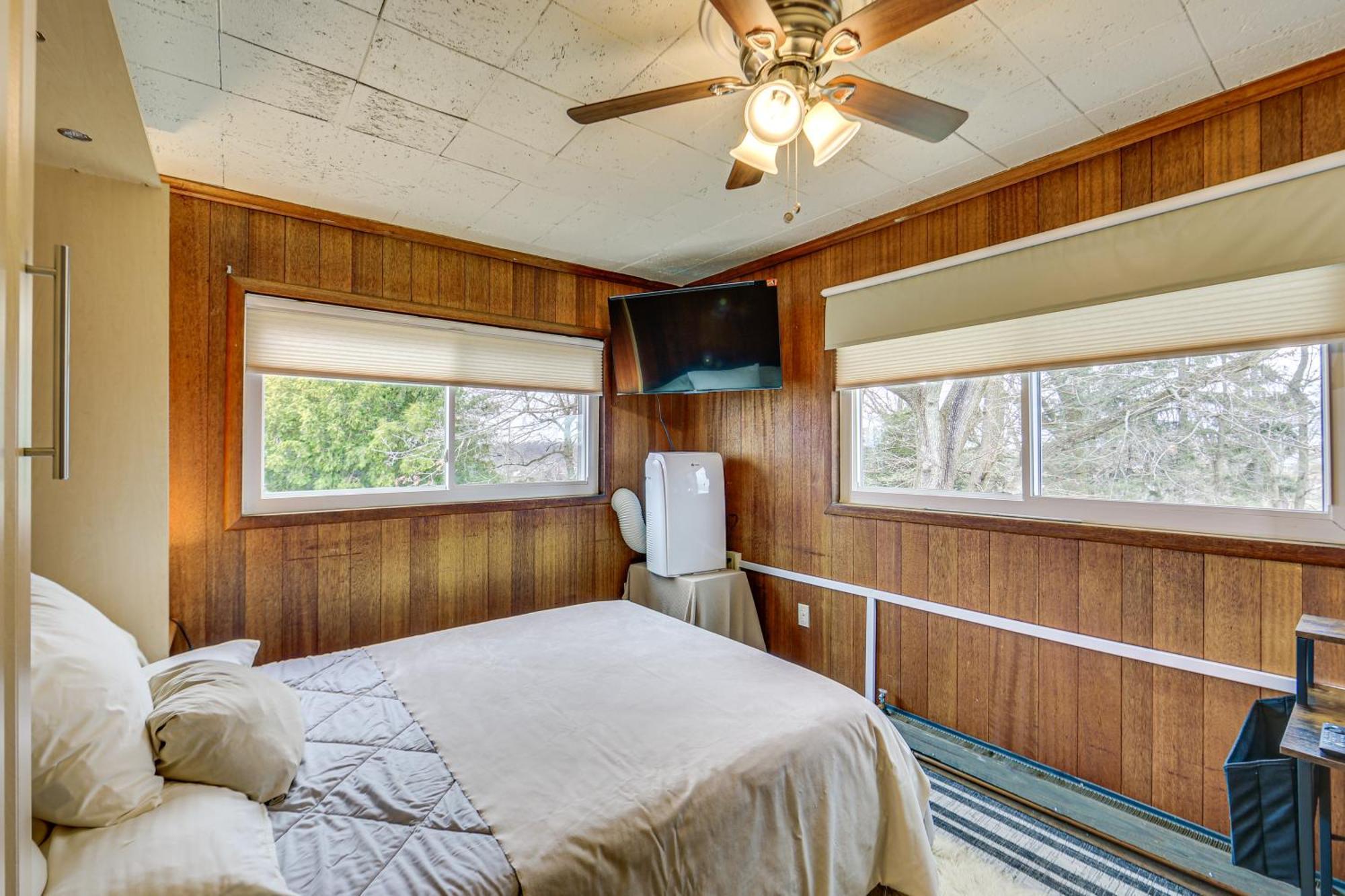Rustic Chic Retreat 4 Mi To Kennywood! Holiday home West Mifflin