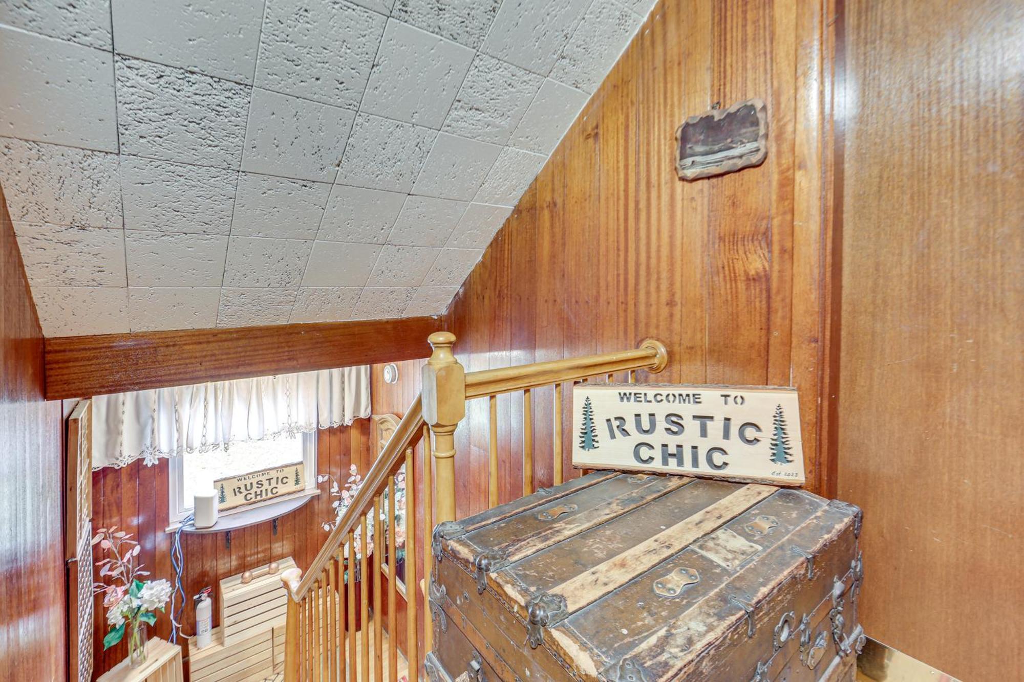 Rustic Chic Retreat 4 Mi To Kennywood! Holiday home