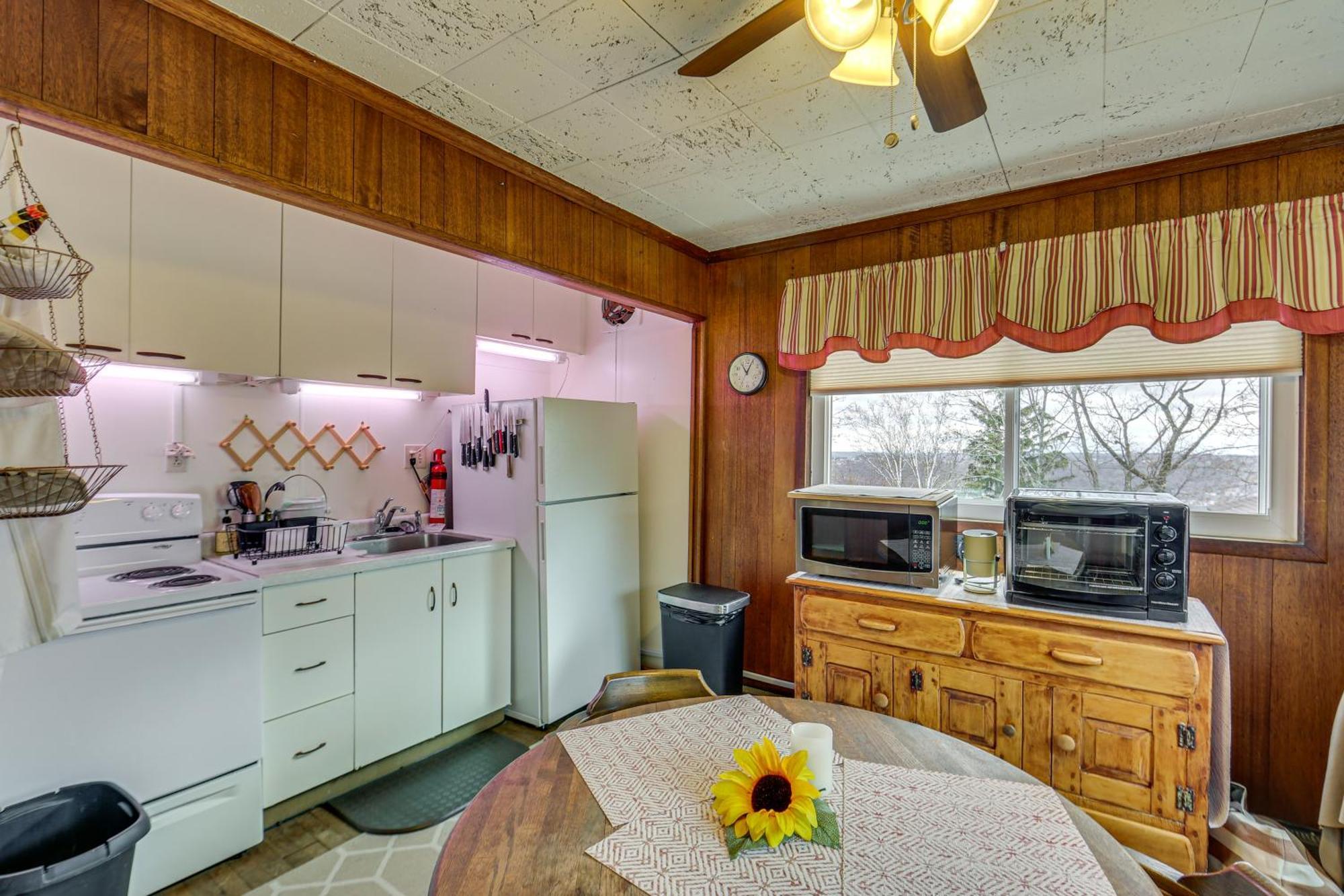 Holiday home Rustic Chic Retreat 4 Mi To Kennywood! *